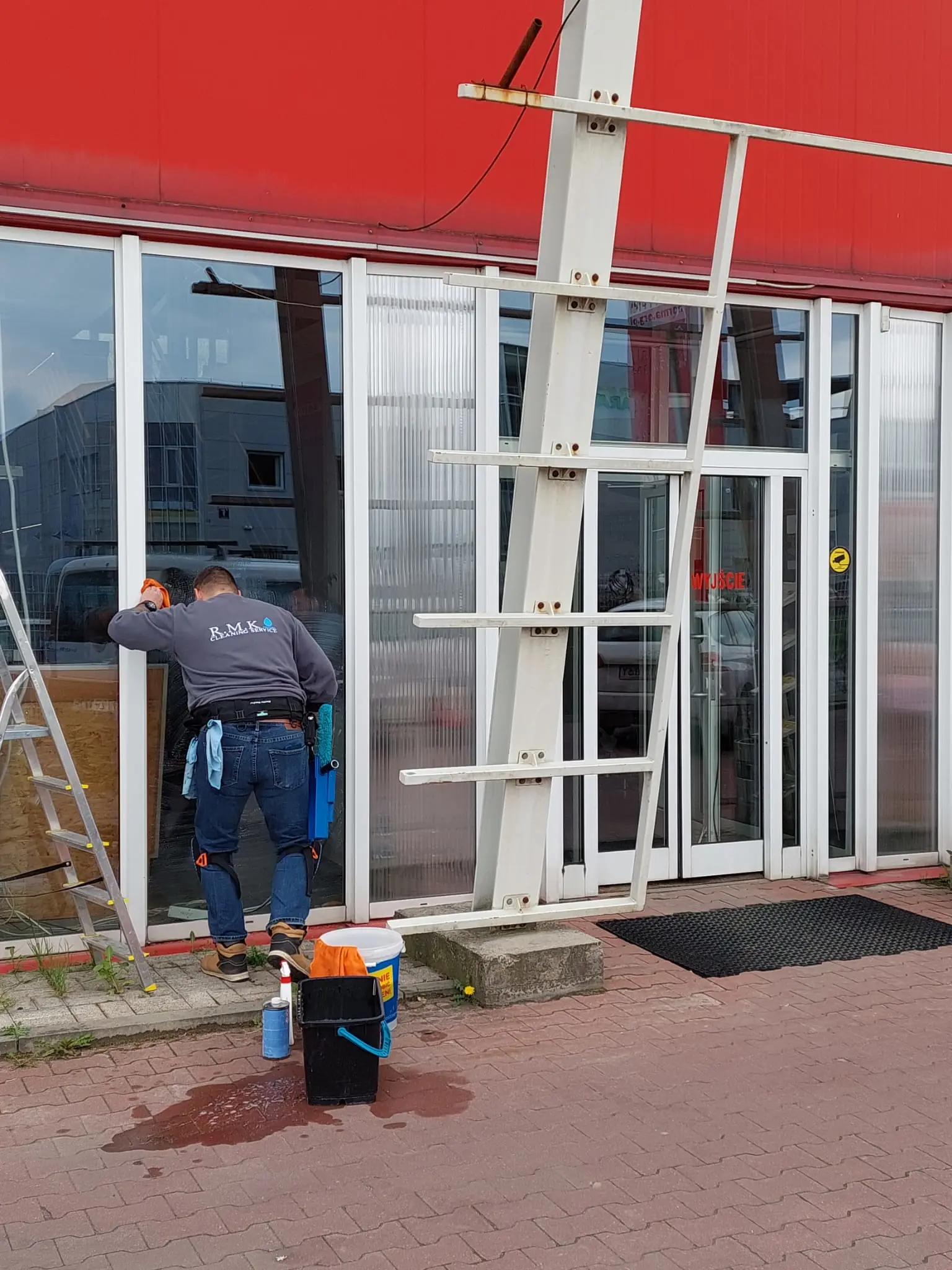 czyszczenie-hal-i-magazynow-warszawa-20