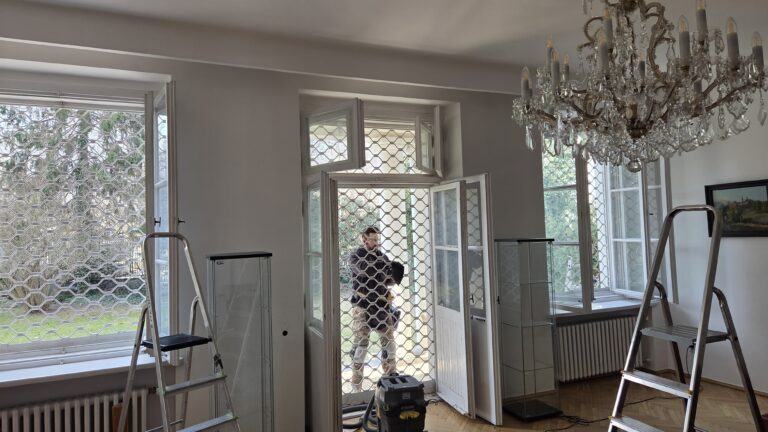 Czyszczenie powierzchni szklanych w rezydencji Ambasadora Republiki Słowackiej w Warszawie – R.M.K Cleaning Service.
