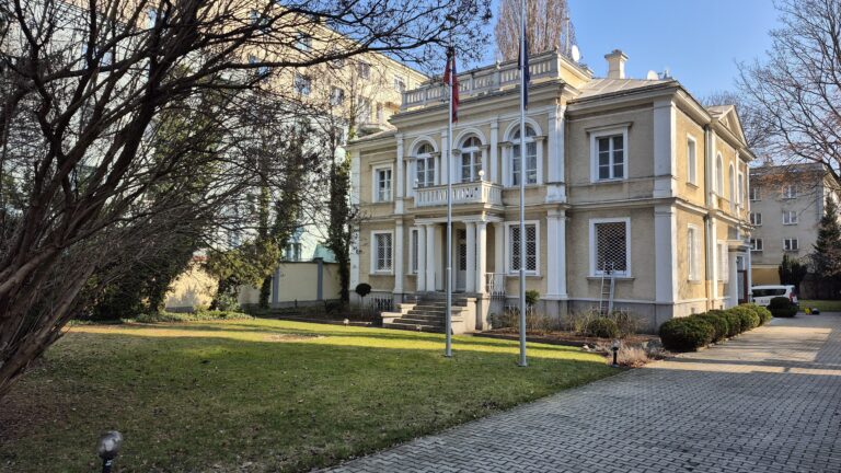 Budynek rezydencji Ambasadora Republiki Słowackiej przy ul. Ludwika Nabielaka 4 w Warszawie – miejsce realizacji R.M.K Cleaning Service.